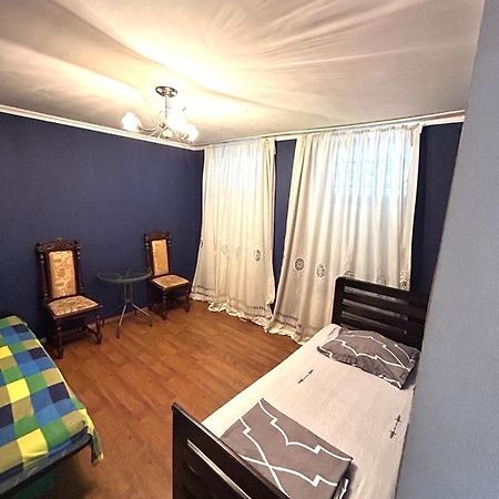 דירות טביליסי Booboo Flat In Italian Yard מראה חיצוני תמונה