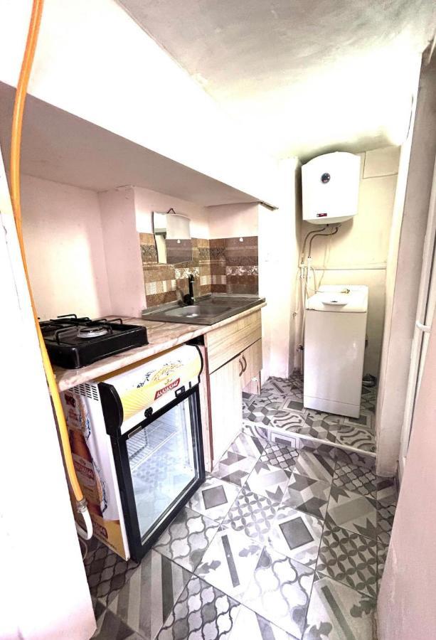 דירות טביליסי Booboo Flat In Italian Yard מראה חיצוני תמונה